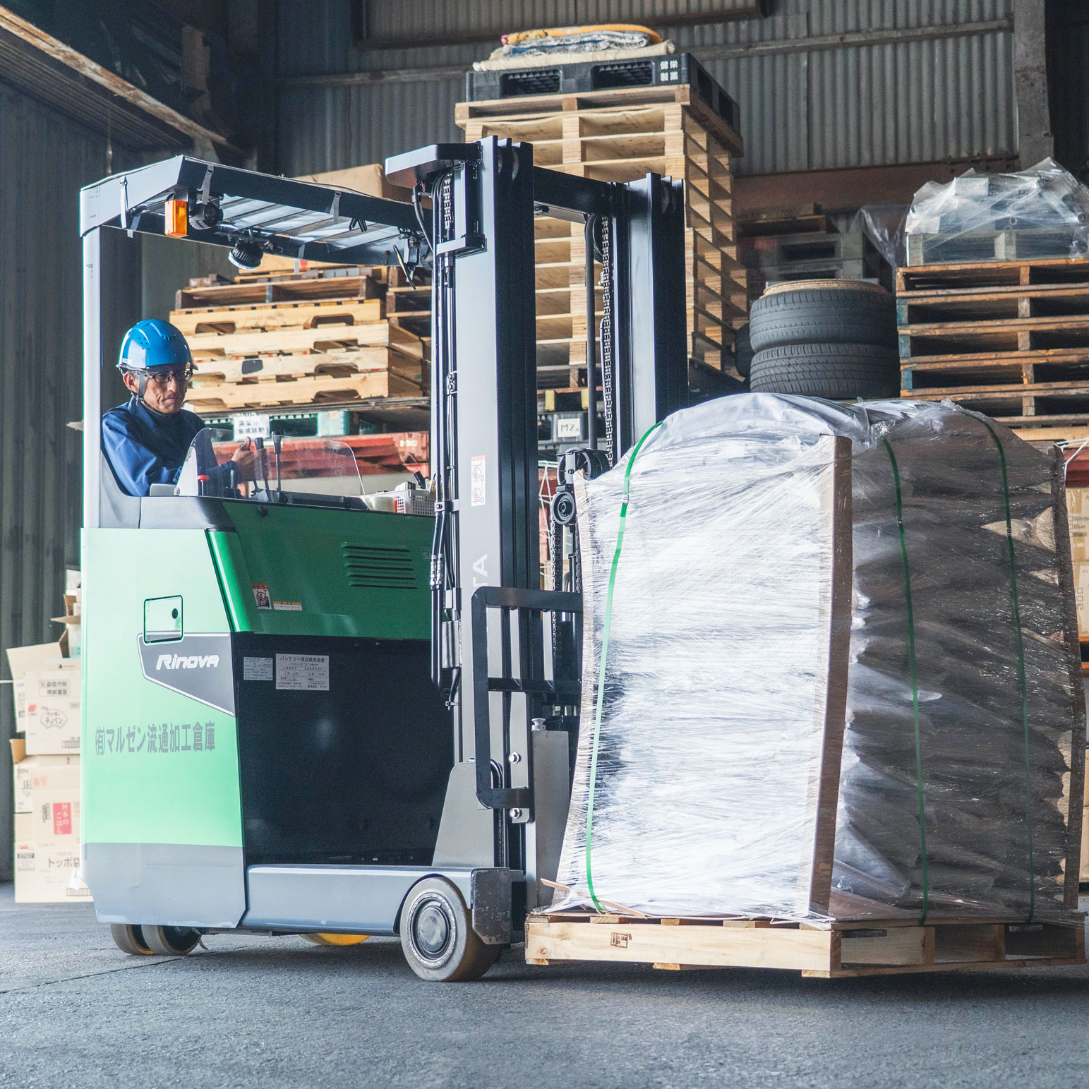 本社 倉庫内